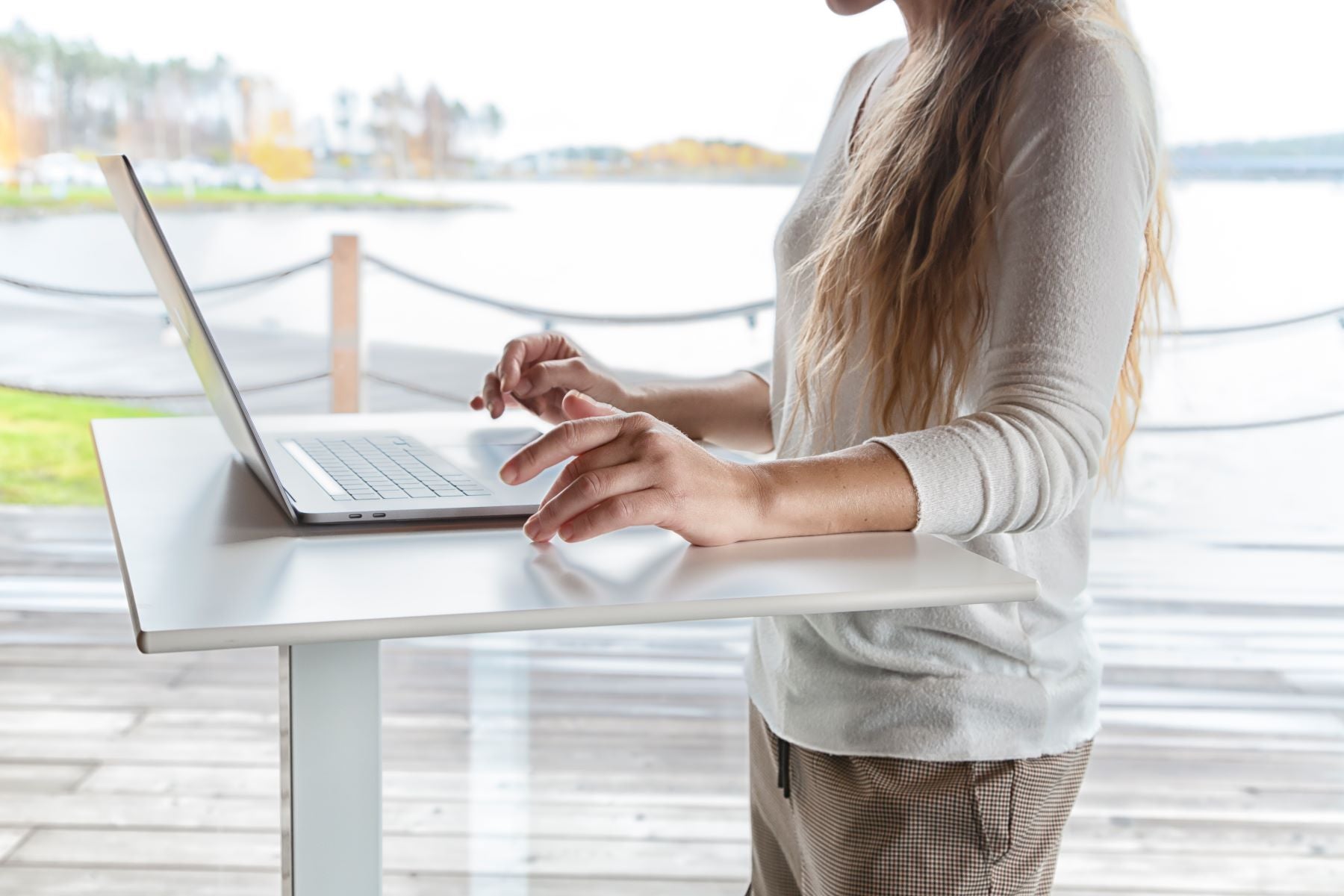 MAHTUVA - Ergonomic working desk, adjustable sit and stand desk for home office or office